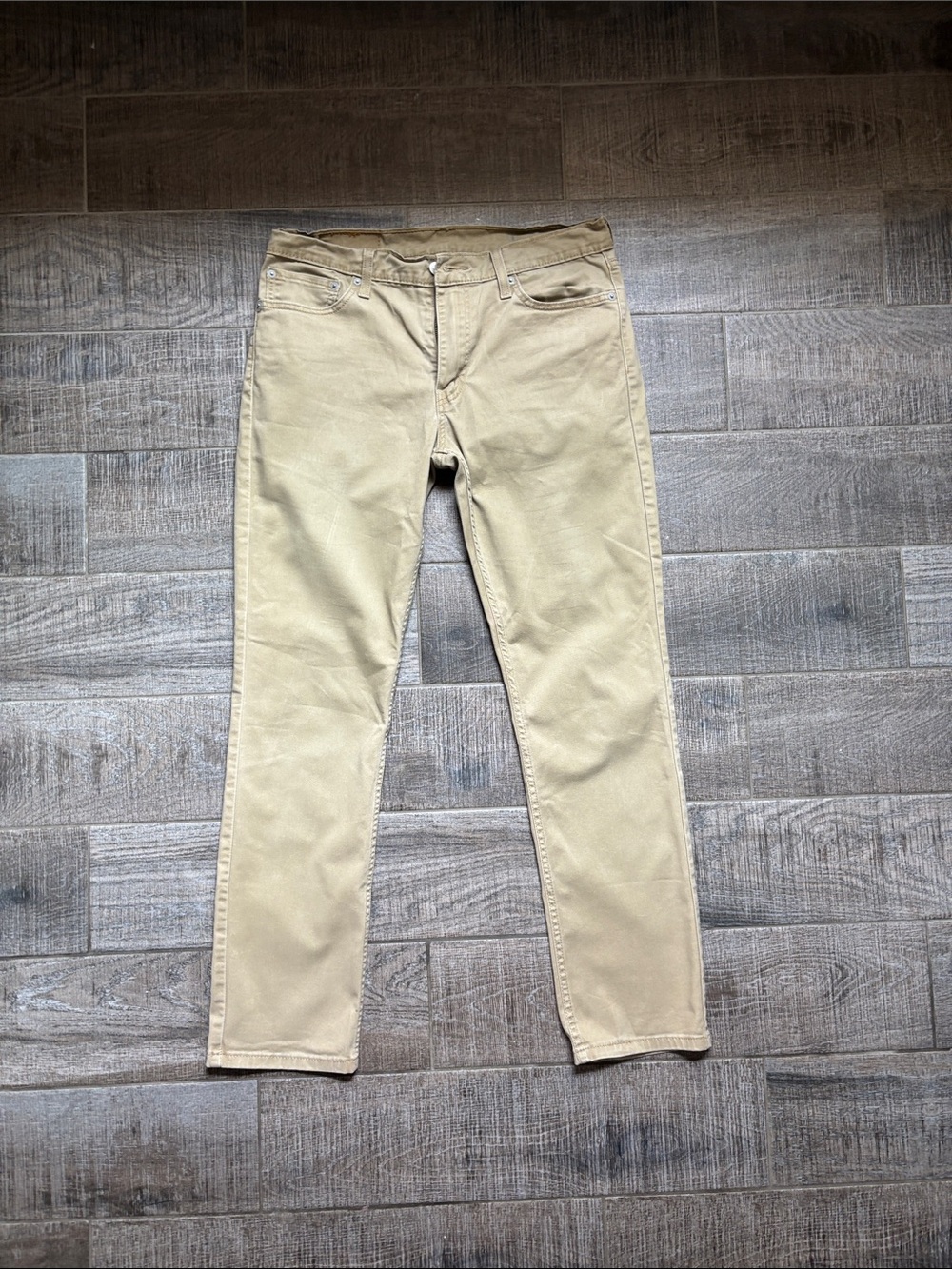 Levi’s Slim Straight Khaki Pants 5’11
W33 L32